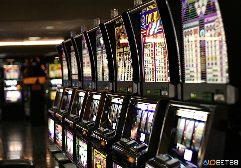 Tại sao cần nắm các nút hay gặp trong Slot Machine?