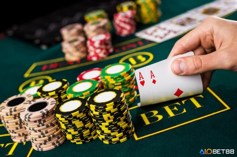 Kỹ năng quan trọng trong Poker là quan sát bài của đối thủ