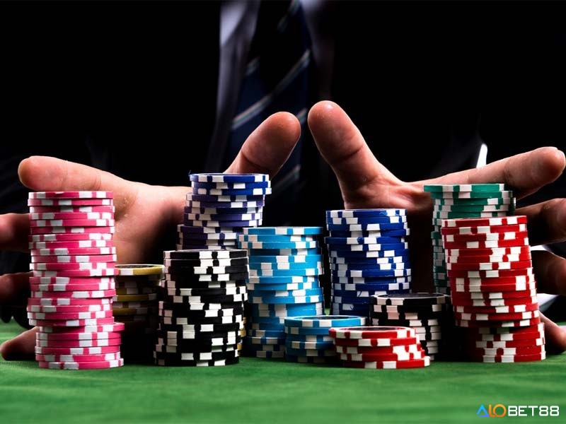 Chọn bàn cược phù hợp khi chơi Poker sẽ giúp giảm tổn thất hiệu quả