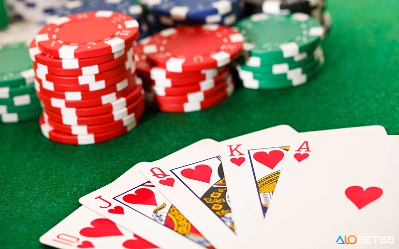 Poker là trò chơi đánh bài hấp dẫn và độc đáo bậc nhất hiện nay 